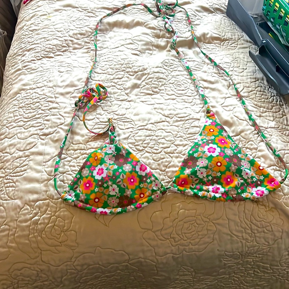 Floral Bikini top used in good condition padding and adjustable straps XS-S